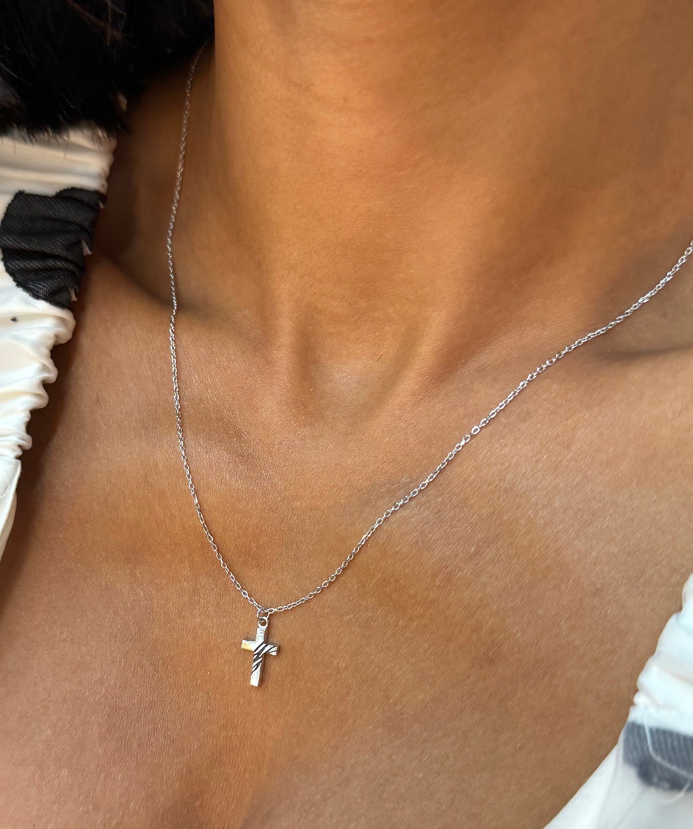 Ofino Cross Necklace